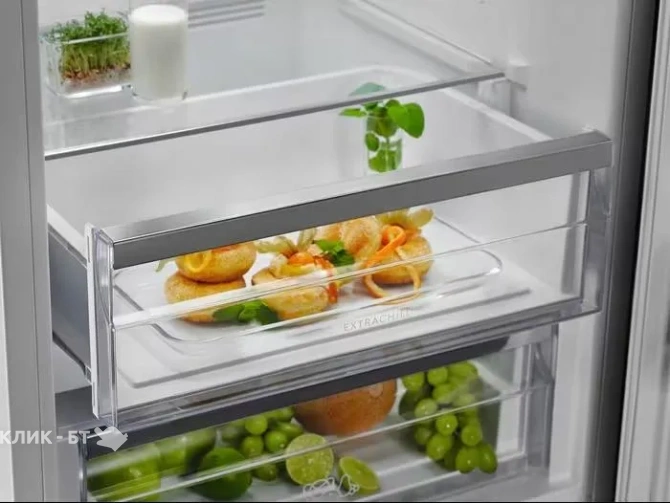 Холодильник ELECTROLUX LNC7ME32W2