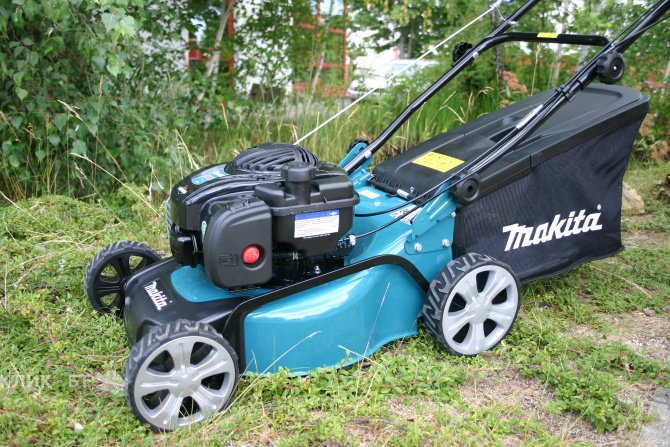 Газонокосилка Makita PLM4120N
