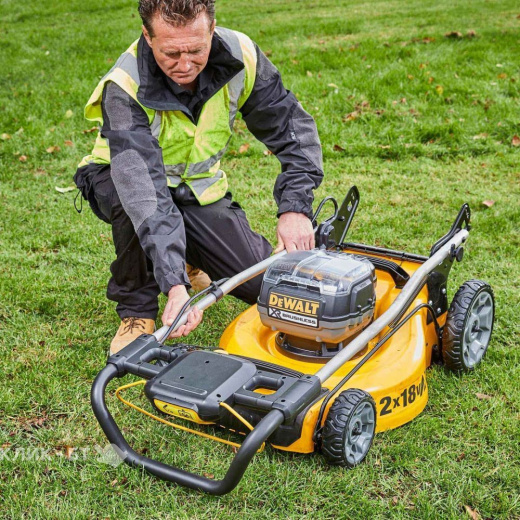 Газонокосилка аккумуляторная DeWalt DCMW564N-XJ