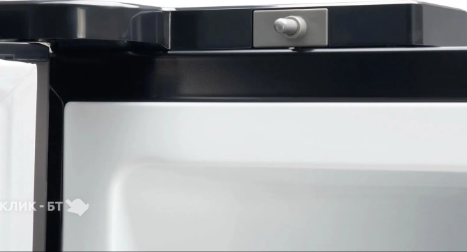 Холодильник HYUNDAI CM55043F черное стекло