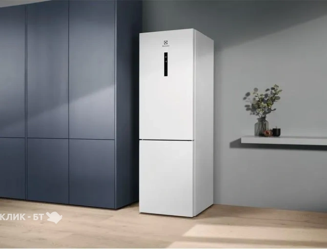 Холодильник ELECTROLUX LNC7ME32W2