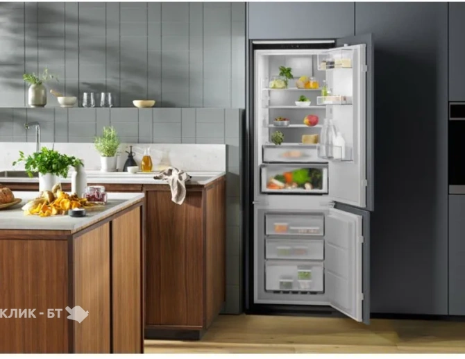 Холодильник ELECTROLUX ENC8MC19S